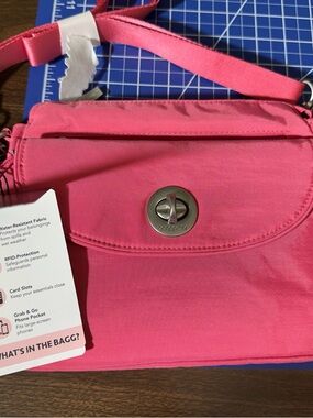 NWT Baggallini Calais Crossbody | Flamingo Pink | RFID 🏛️💖